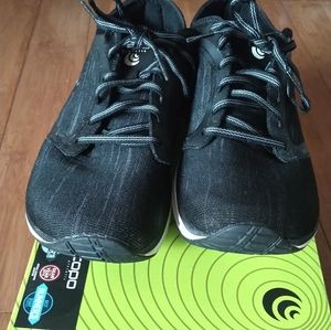 Topo ST-3 men's size 9.5, black